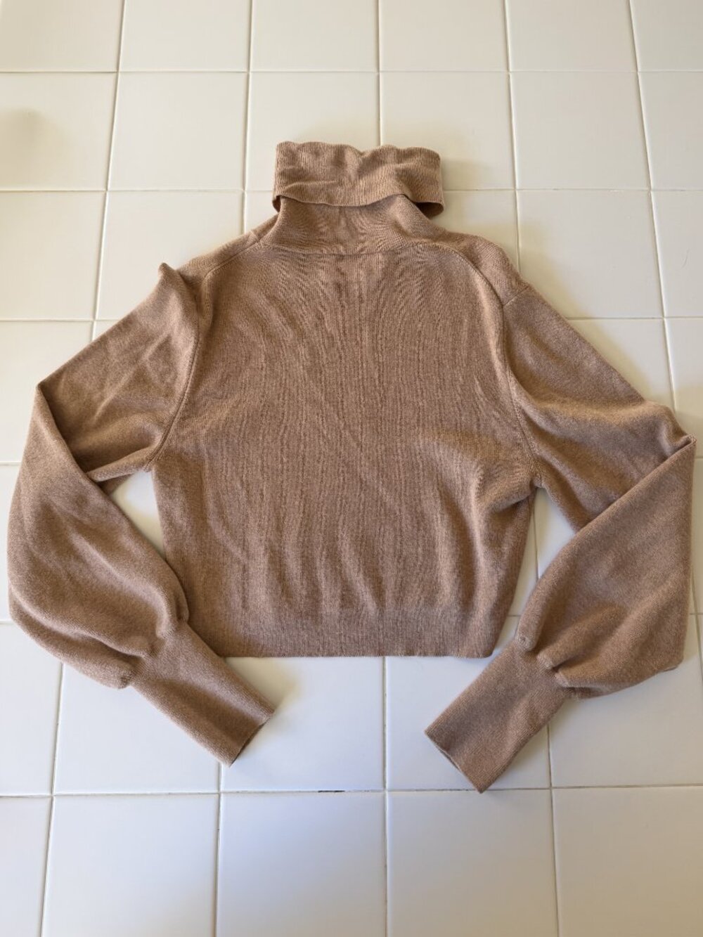 Wilfred Aritzia Cropped Turtleneck Balloon Sleeve Sweater – Camel – Size M